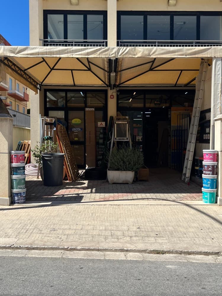 Esterno del negozio MF System — Ferramenta Valderice